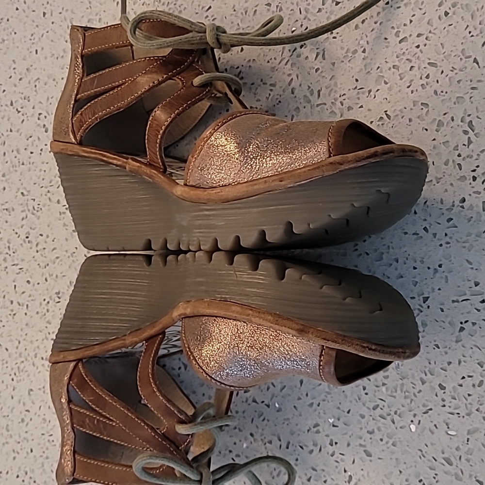 Fly London bronze sandals 9.5 - 10 . - Picture 12 of 12